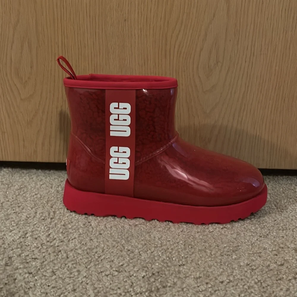Red Ugg boots (never worn) - Picture 3 of 3